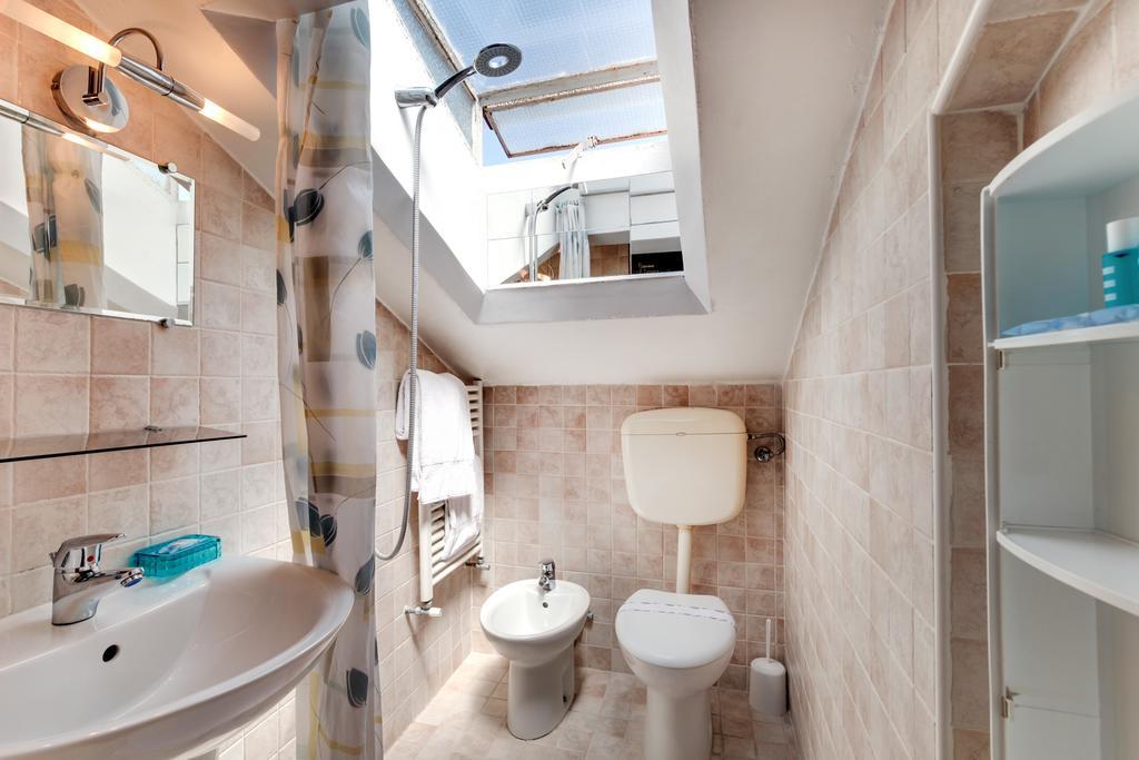 Ca' Badoer Attic Apartment Venesia Bagian luar foto