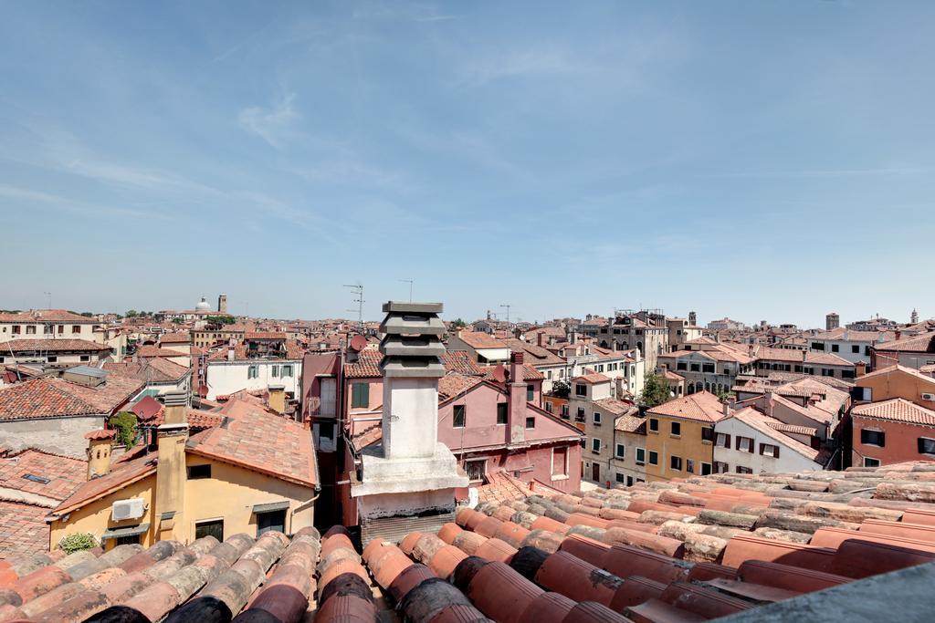 Ca' Badoer Attic Apartment Venesia Bagian luar foto