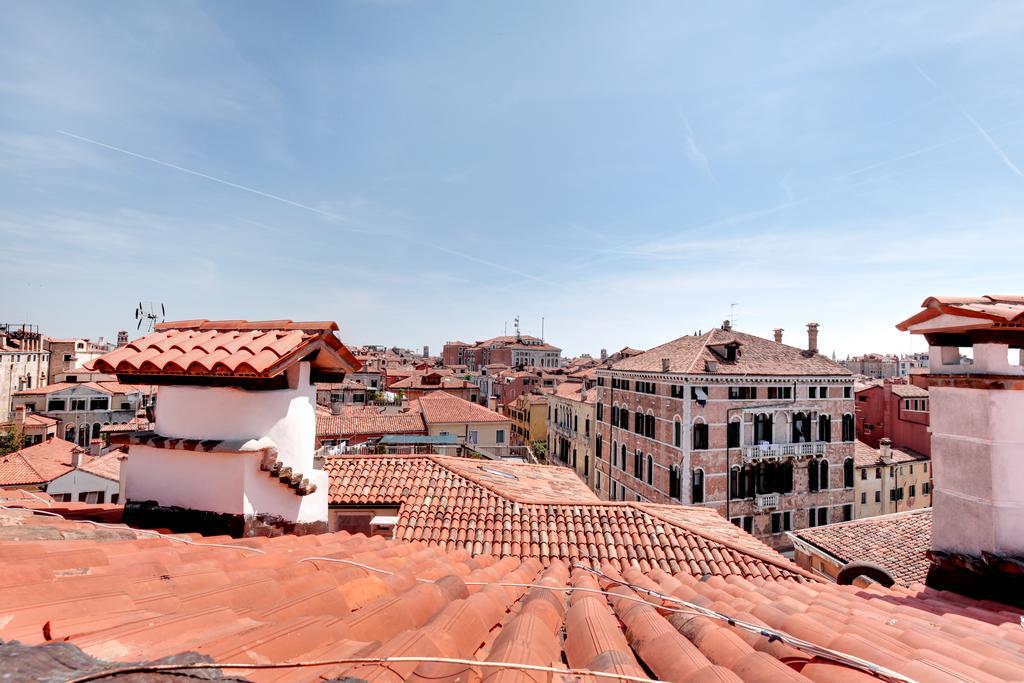 Ca' Badoer Attic Apartment Venesia Bagian luar foto