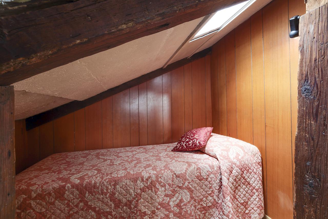 Ca' Badoer Attic Apartment Venesia Bagian luar foto